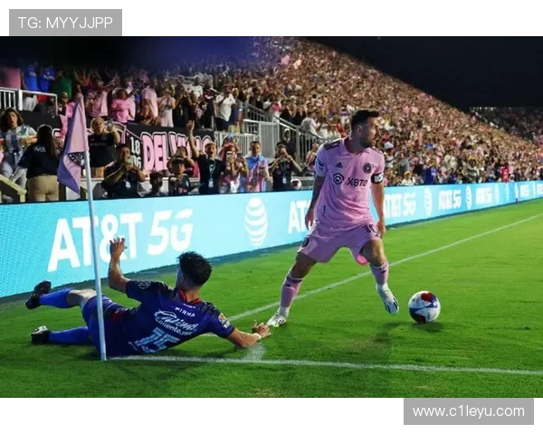 蓝十字足球俱乐部迎来新赛季挑战，备战激情再创新高