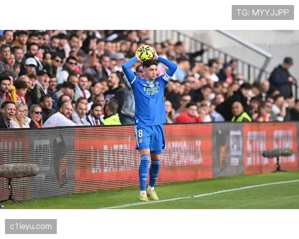 巴尔韦德远射惊艳全场,状态回暖成球队争冠关键先生 巴尔韦德远射惊艳全场,状态回暖成球队争冠关键先生