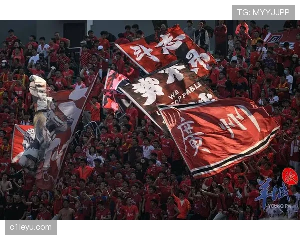 布拉莫尔巷见证谢联精彩逆转，球迷热情支持推动赛季高光时刻