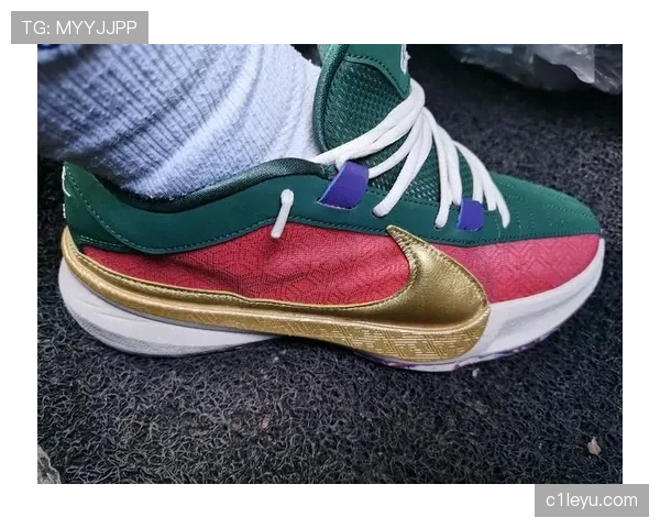 扬尼斯昨晚穿的鞋比我全家一年工资还贵，这生活谁顶得住？